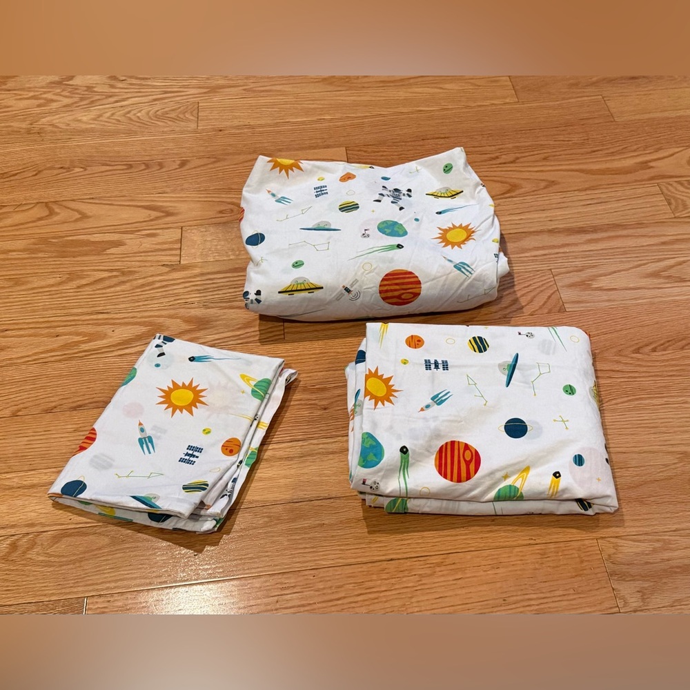 Crate and barrel Crate Kids space themed twin sheet set set 3 pieces